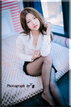 深挖男子深夜跪舔美女